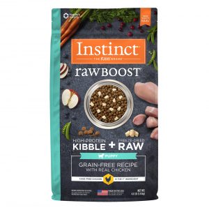 אינסטינקט גורים עוף עם נתחים